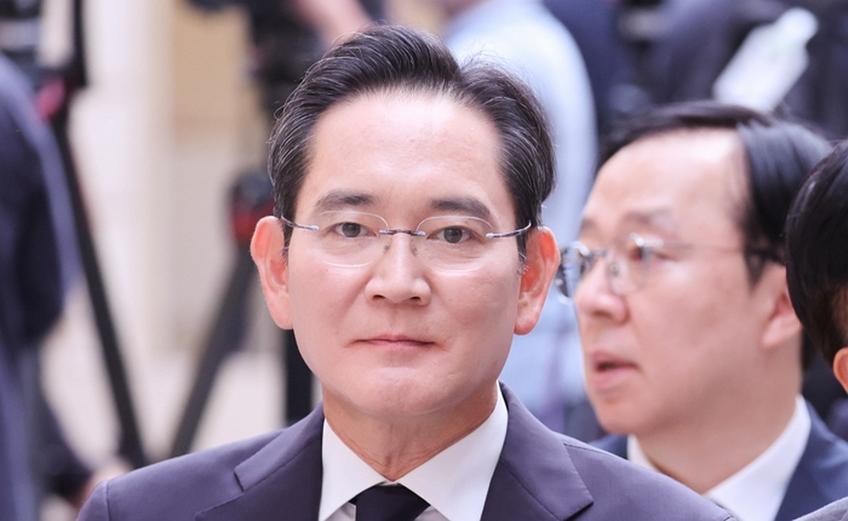 origin_MOU서명식참석한이재용회장.jpg