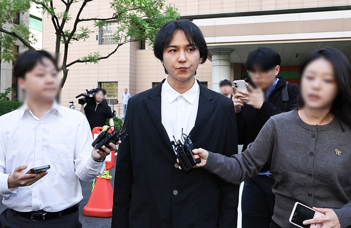 origin_굳은표정으로법원나서는송민호.jpg