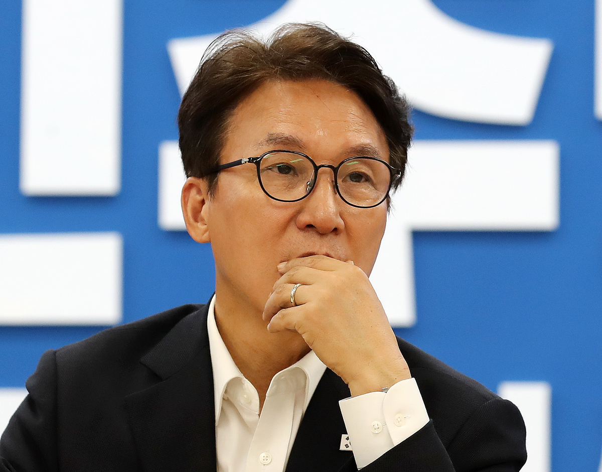 origin_간담회기초단체장발언듣는김민석대표.jpg