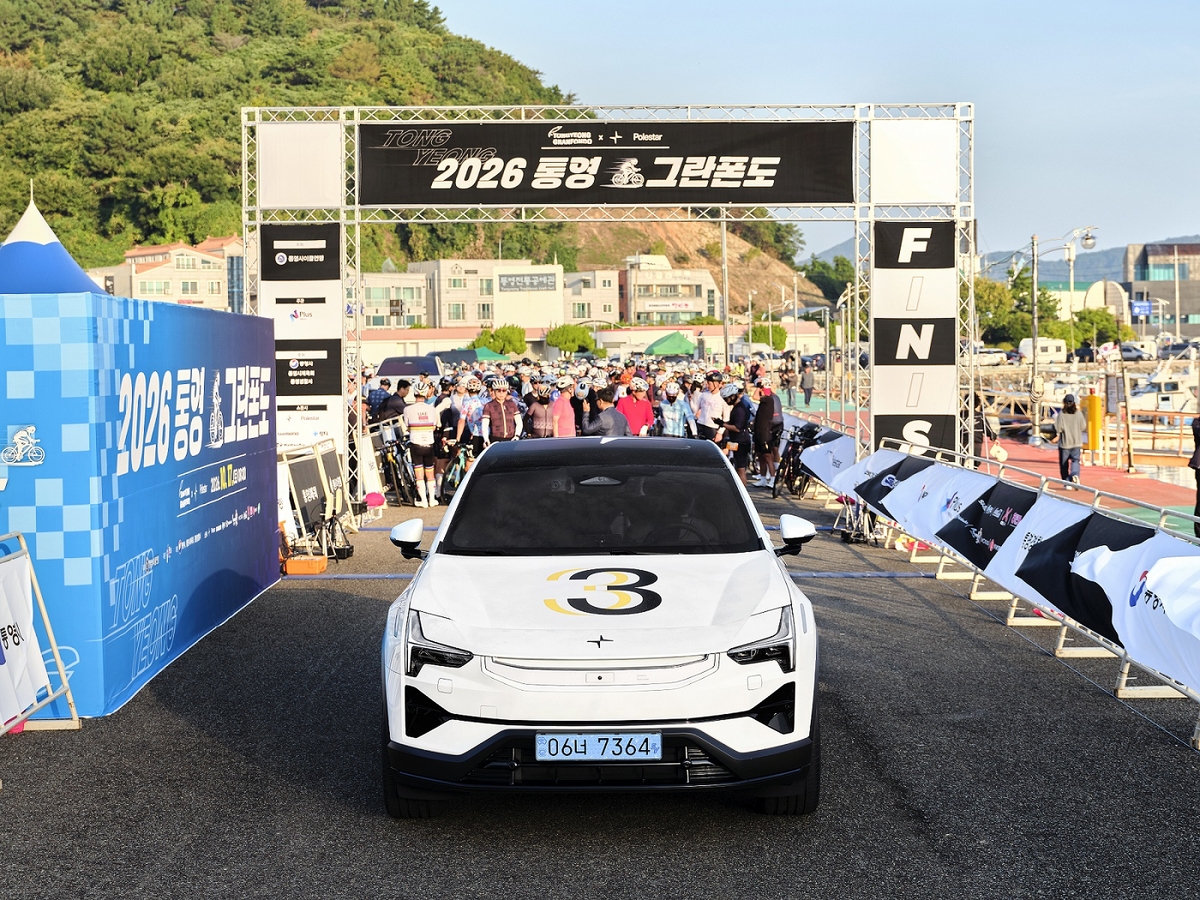 2000명 넘게 달린 통영 해안도로, 자전거 행렬 앞뒤엔 전기 SUV ‘폴스타3·4’ 있었다