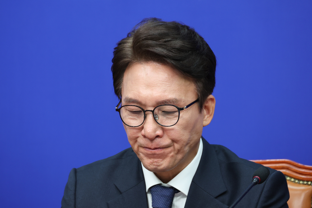 origin_굳은표정의김민석대표.jpg