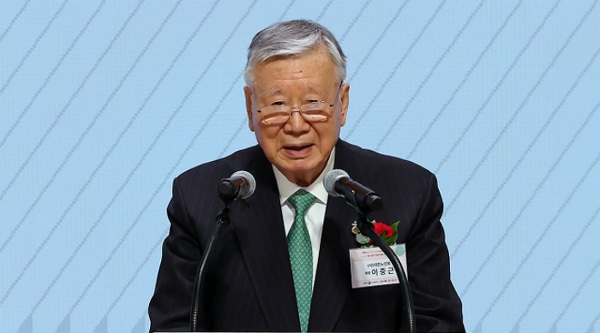 “승계는 관심없다?” ... 알고 보니 부영 이중근 회장 막내아들이었던 이성한 영화감독