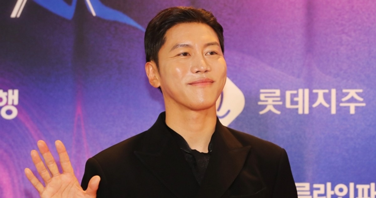 '호프' <b>음문석</b>, 내년 1월 <b>결혼</b>식...예비 신부는 <b>모델</b>