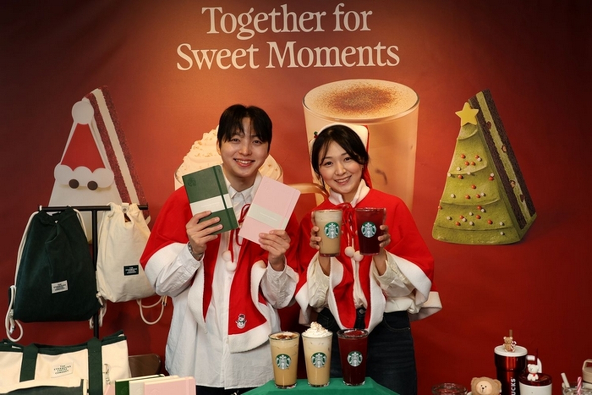 [20261021] 스타벅스 사진_스타벅스, 겨울 무드 담은 음료,푸드와 함께 크리스마스 시즌 돌입 (4).JPG