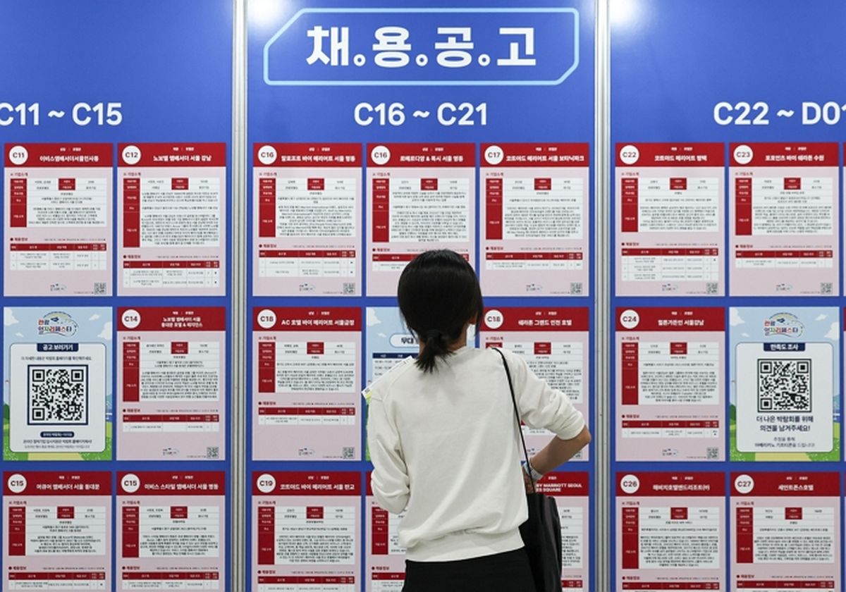 대학 간 청년 7.4%가 졸업을 미뤘다... 이들 4명 중 3명이 밝힌 이유
