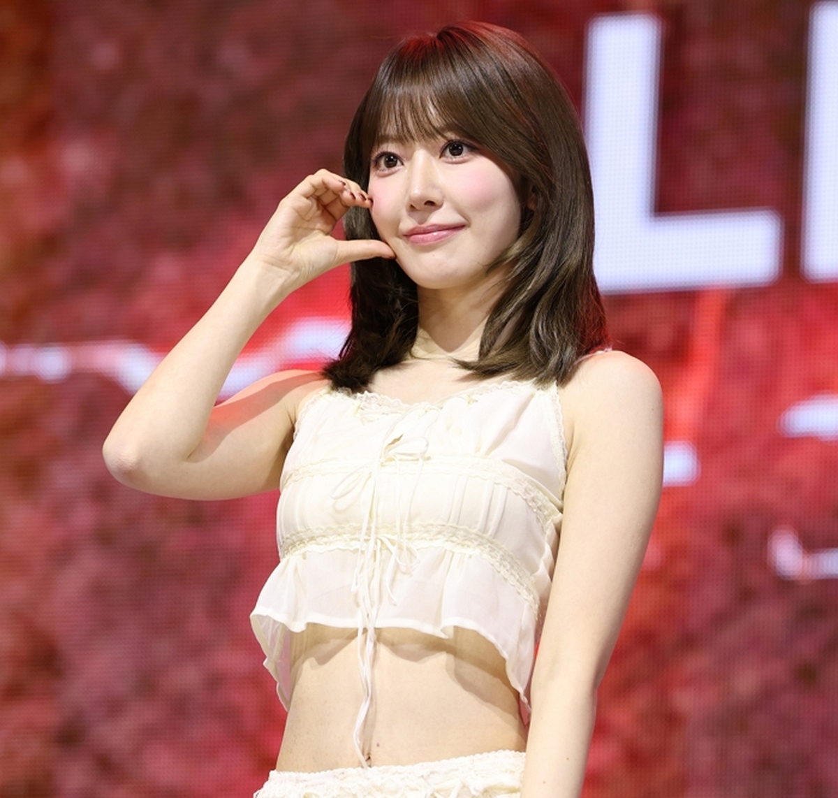 origin_르세라핌사쿠라예쁨반짝반짝 (1).jpg