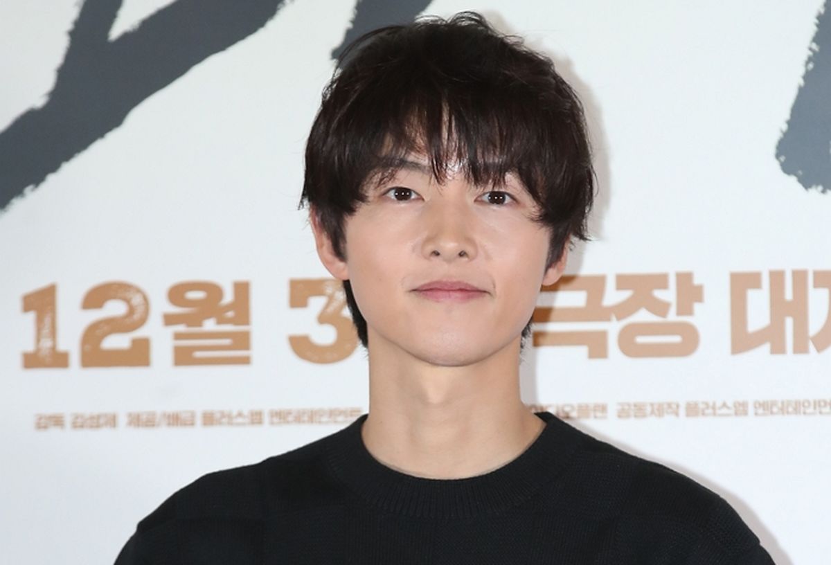 해외 팬들 만나 웃으며 인사하던 송중기... 전처 송혜교 언급에 표정 굳었다