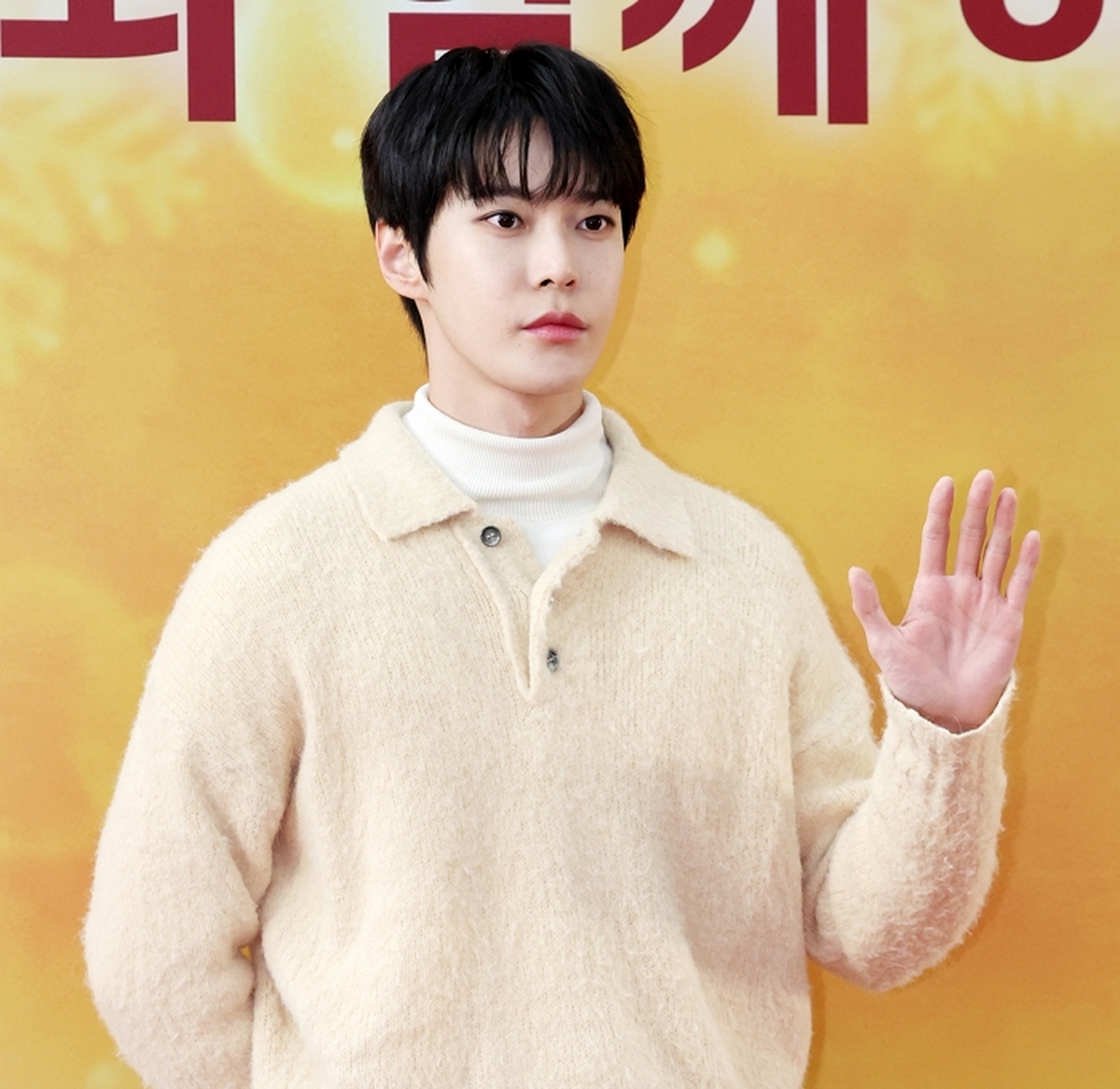 origin_NCT도영왕자님의모닝손인사.jpg