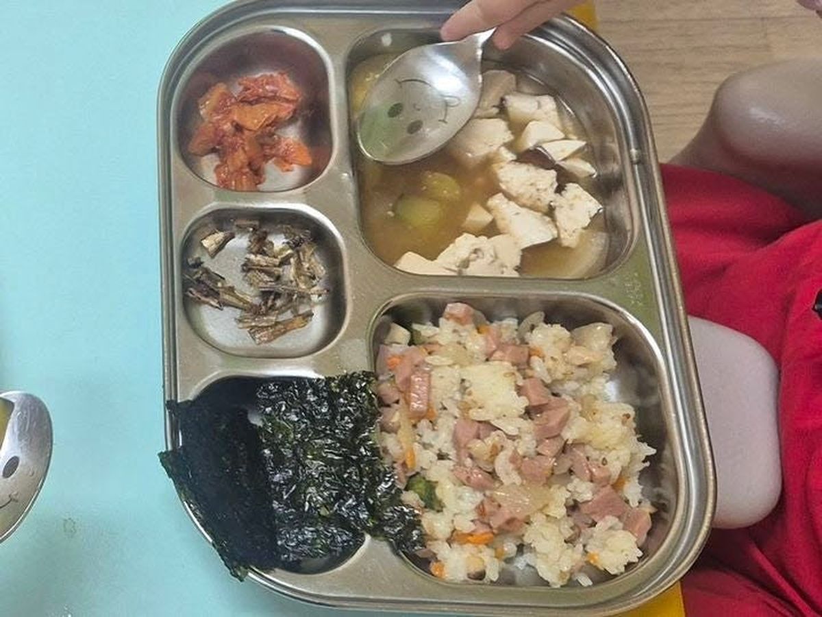 “두 돌도 안 된 아이에게 빨간 김치?” 어린이집 식단에 분노한 학부모들