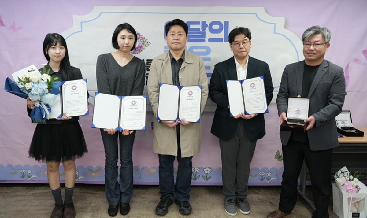 [더스쿠프 사진2] 더스쿠프 민주언론시민연합 ‘이달의 좋은 보도상’ 수상.jpg
