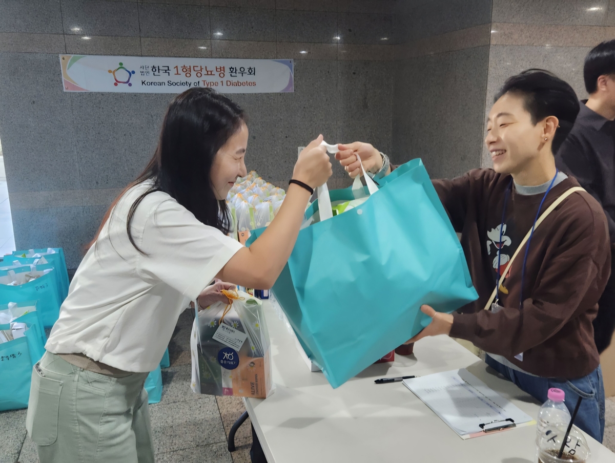 롯데웰푸드, 1형당뇨병 환우·가족 모임에 무설탕 '제로' 과자 3000여 개 후원