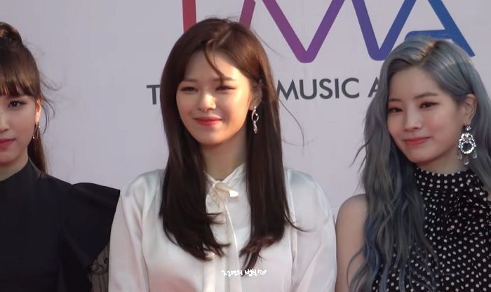 처음으로 기른 ‘생머리’ 청순하게 쓸어넘기며 ‘남자 로망’ 실현해준 정연