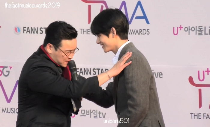 17살 많은 MC 형과 ‘스웨그’ 넘치게 인사 나누는 ‘핵인싸’ 뷔