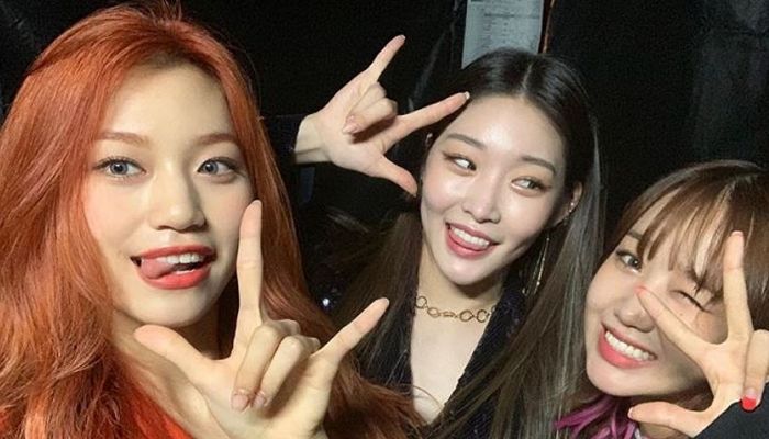 아이오아이 ‘재결합’ 논의 중 다정한 셀카로 우정 뽐낸 김도연X청하X최유정