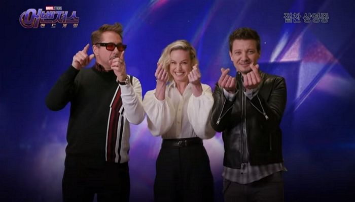 ‘손 하트’ 하는 법 몰라 손가락 갈 길 잃고 헤매는 ‘아이언맨’ 로다주