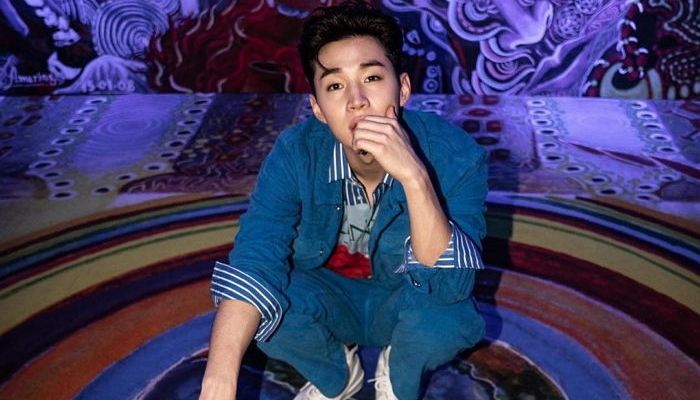 컴백 앞두고 반전 ‘근육질 몸매’ 공개한 ‘베이글남’ 헨리